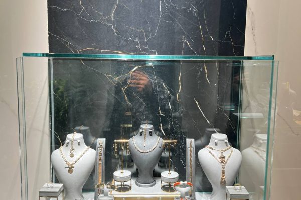 باکس شیشه‌ای لوکس نمایش جواهرات